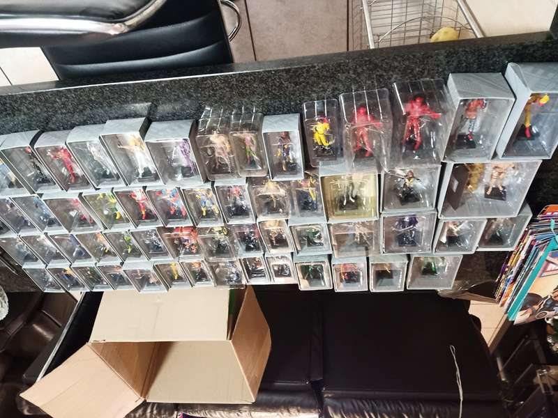 63 Collectors item Classic Marvel books plus Figures collection