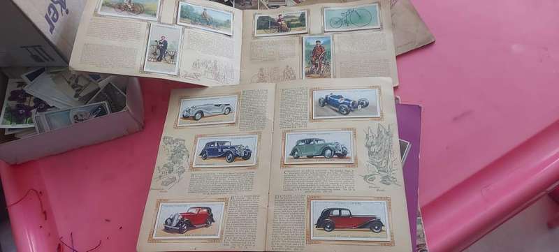 OVER 1000 CIGARETTE CARDS AND ALBUMS AND TWO CIGARETTE CARDS VALUES BOOKS
