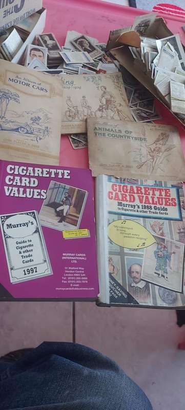 OVER 1000 CIGARETTE CARDS AND ALBUMS AND TWO CIGARETTE CARDS VALUES BOOKS