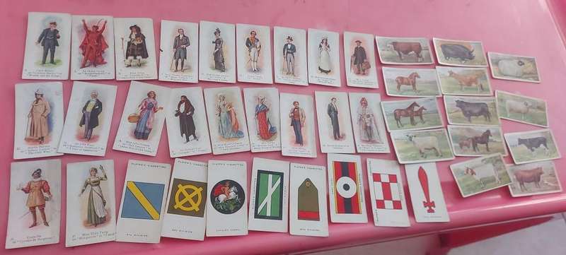 OVER 1000 CIGARETTE CARDS AND ALBUMS AND TWO CIGARETTE CARDS VALUES BOOKS