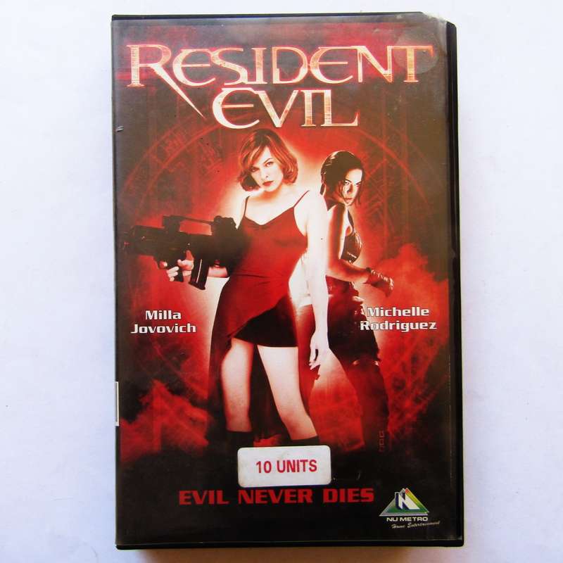 Resident Evil - Milla Jovovich - Movie VHS Tape (2002)