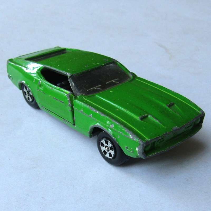 Old Lintoy Ford Mustang Mach 1 Car
