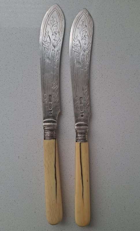 2 Vintage Bone Handle Fish Knives - 22,5cm