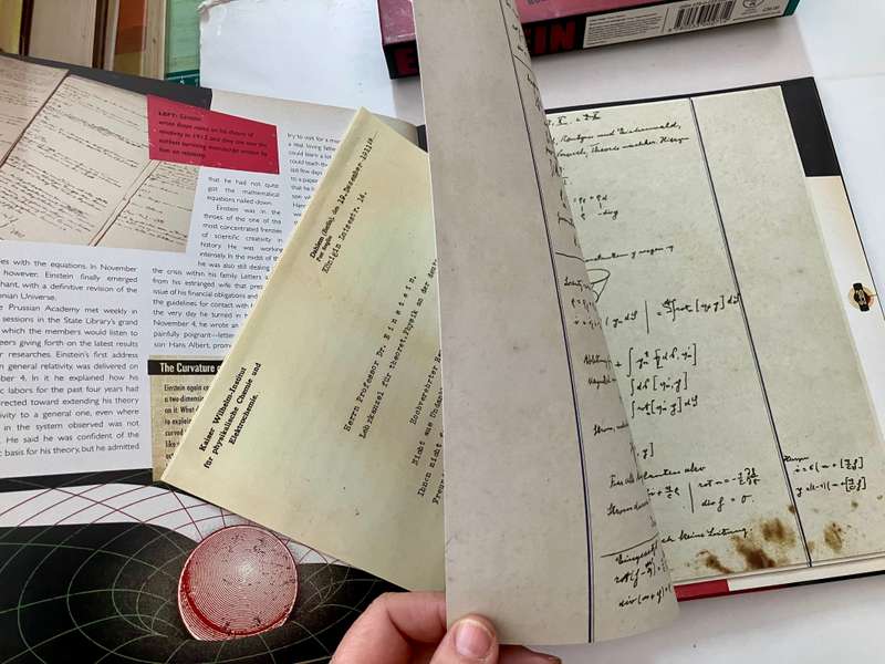Einstein: The Life of a Genius - Walter Isaacson. Illustrated HC in slipcase, 1st Ed. 2009