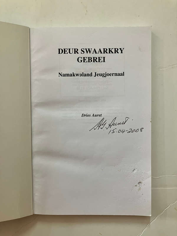 Deur Swaarkry Gebrei - Dries Auret. SKAARS GETEKENDE sagteband. 1e Uitg. 2008