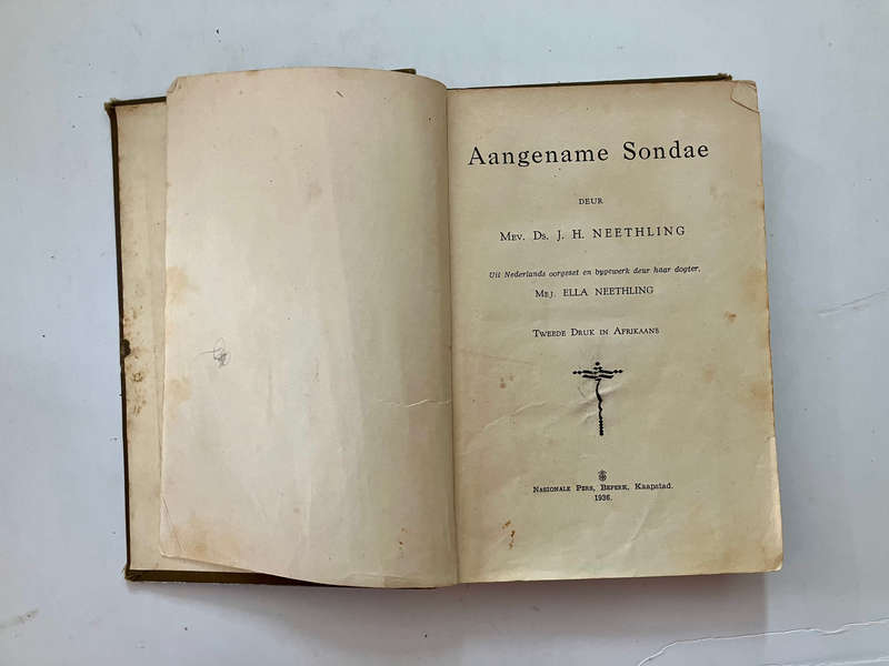 Aangename Sondae - Mev Ds JH Neethling. Hardeband, 2e Druk. 1936