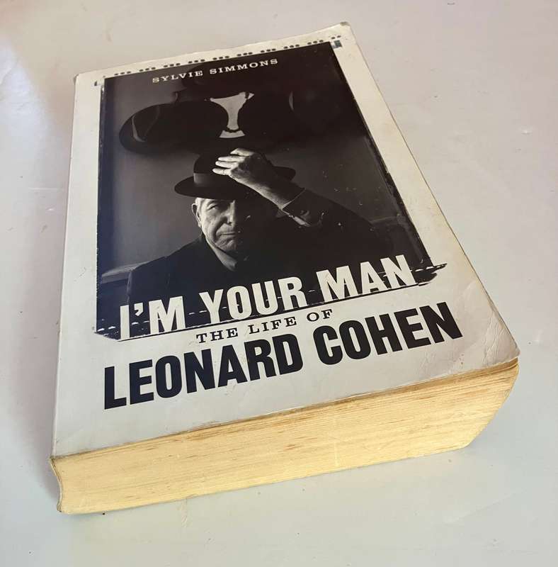 I'm Your Man: The Life of Leonard Cohen - Sylvie Simmons . SC, 1st Ed. 2012