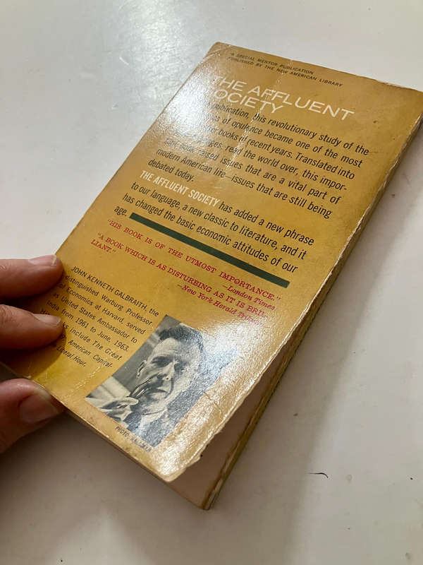 The Affluent Society - John Kenneth Galbraith. Softcover. 1st Ed. 5th Print. 1964