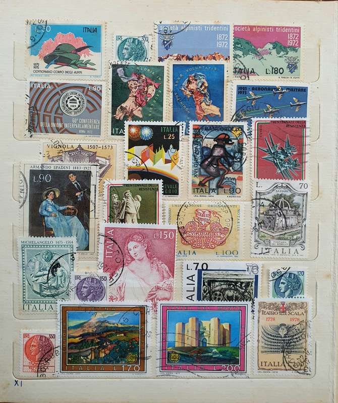 STAMP LOT - ITALY, VATICAN & SAN MARINO IN SMALL ALBUM