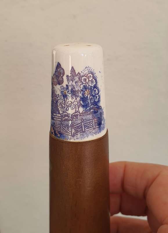 VINTAGE WILLOW ceramic and wooden Salt & Pepper set