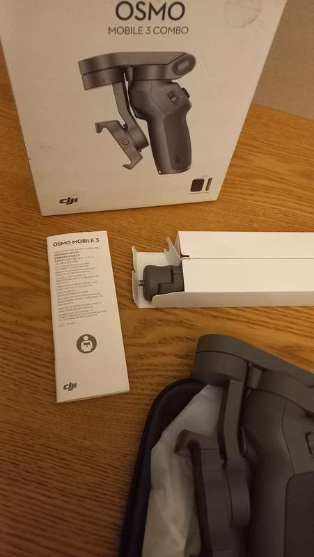 DJI Osmo Mobile 3 Combo