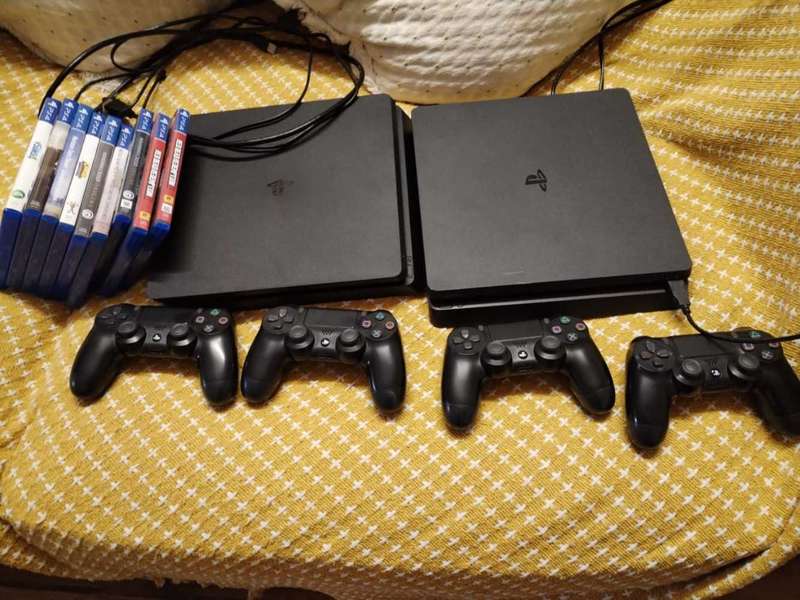 2x ps 4 console