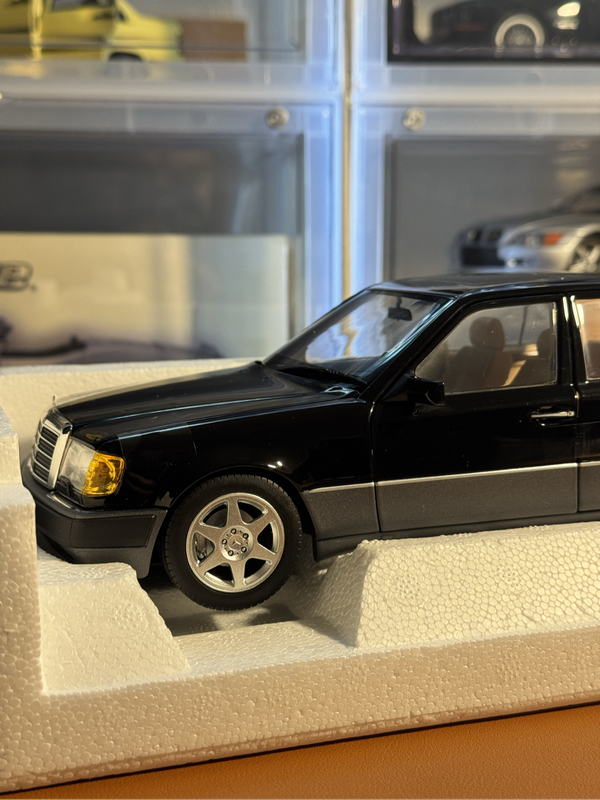 1:18 Norev Mercedes Benz 500E Collectors Edition - Brand New