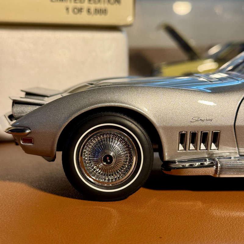 AUTOart Millennium 1:18 1969 Chevrolet Corvette Cortez Silver  Limited Edition #16/6000