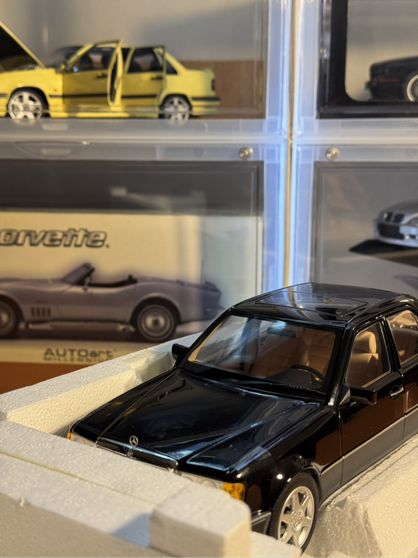 1:18 Norev Mercedes Benz 500E Collectors Edition - Brand New