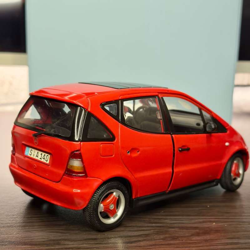 *No Reserve 1:18 Mercedes Benz A-Class Model Car