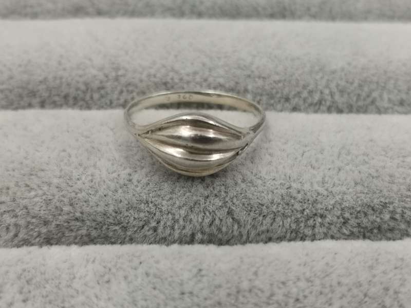 925 Silver: Unique Ring - Size P