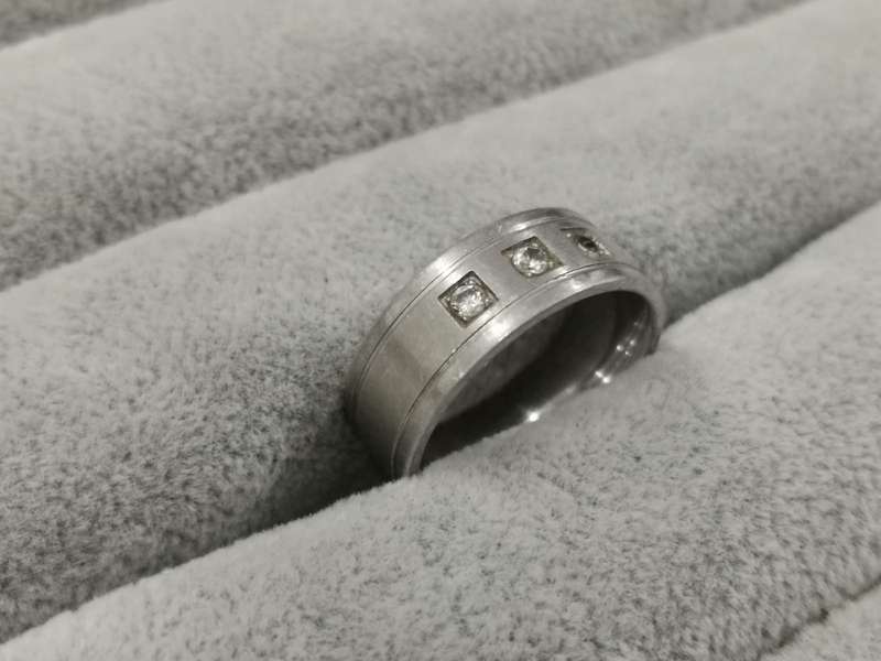 925Silver: Comfort-Fit Ring - 3x CZ Stones - Size S3/4