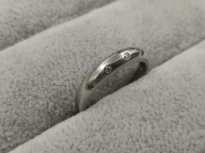 9ct Gold: Browns Diamond Ring - Size Q
