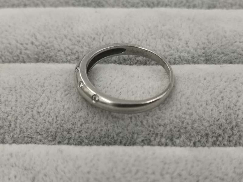 9ct Gold: Browns Diamond Ring - Size Q