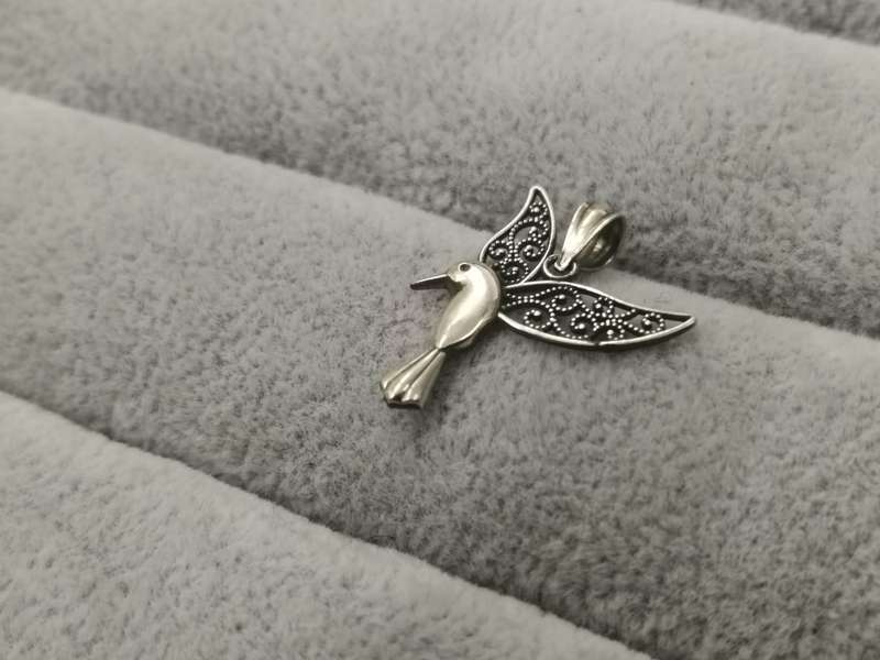 9ct Gold: Filigree Honey Bird Pendant - Size 17x20mm