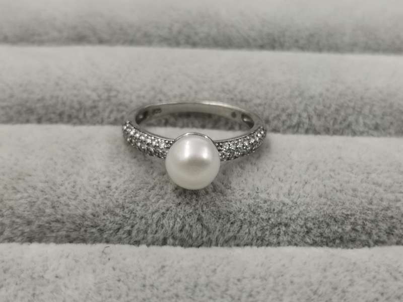 925Silver: Pearl Ring - Multiple CZ - Size N