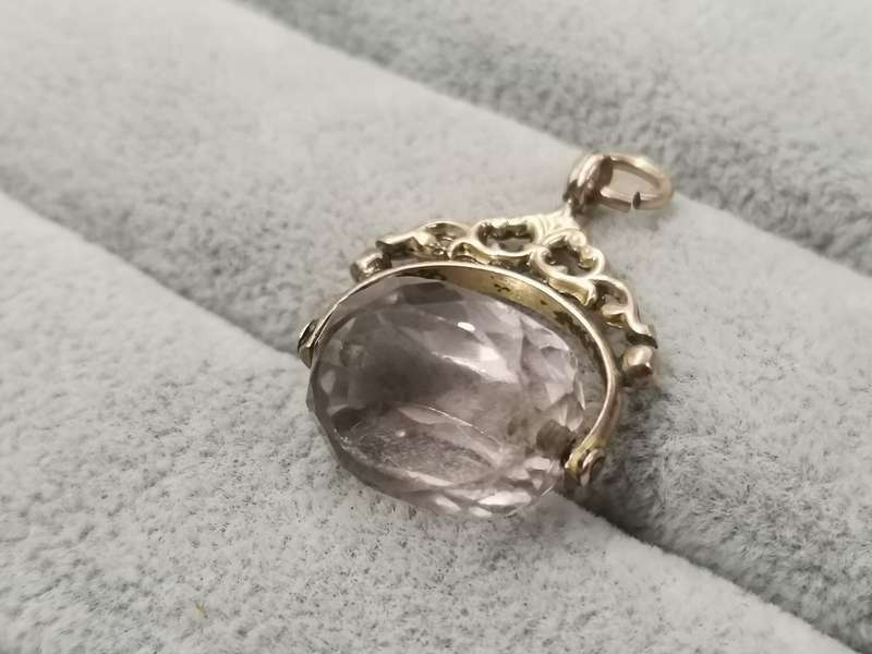 9ct Gold Pendant - 25x20mm