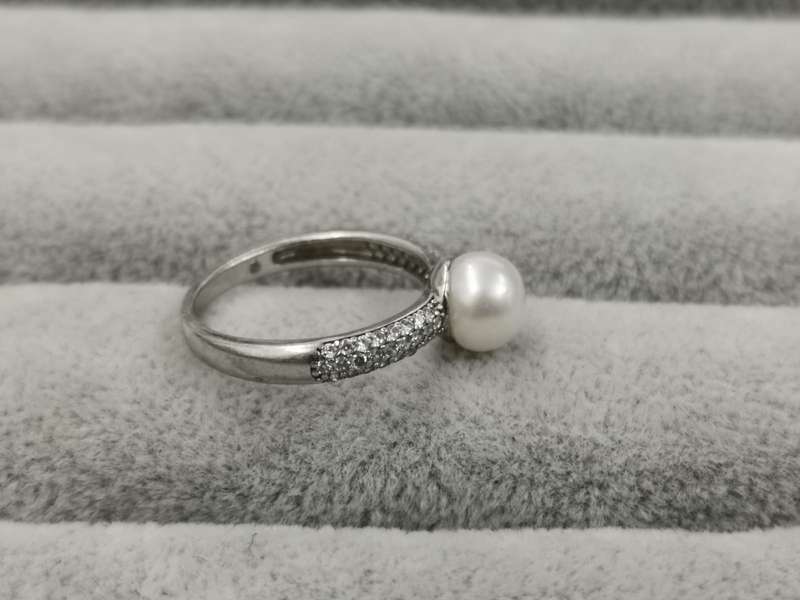 925Silver: Pearl Ring - Multiple CZ - Size N