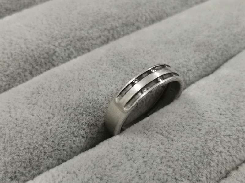 925Silver: Classy Ring - Multiple CZ Stones - Size U