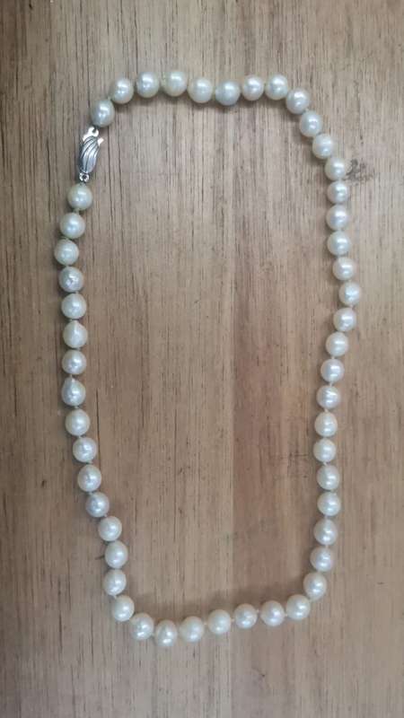 Pearl Necklace with Silver Clasp