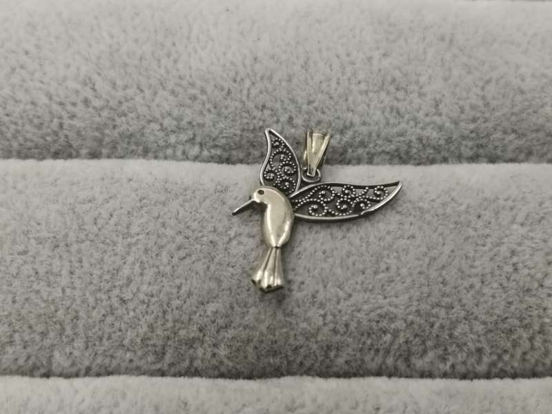 9ct Gold: Filigree Honey Bird Pendant - Size 17x20mm