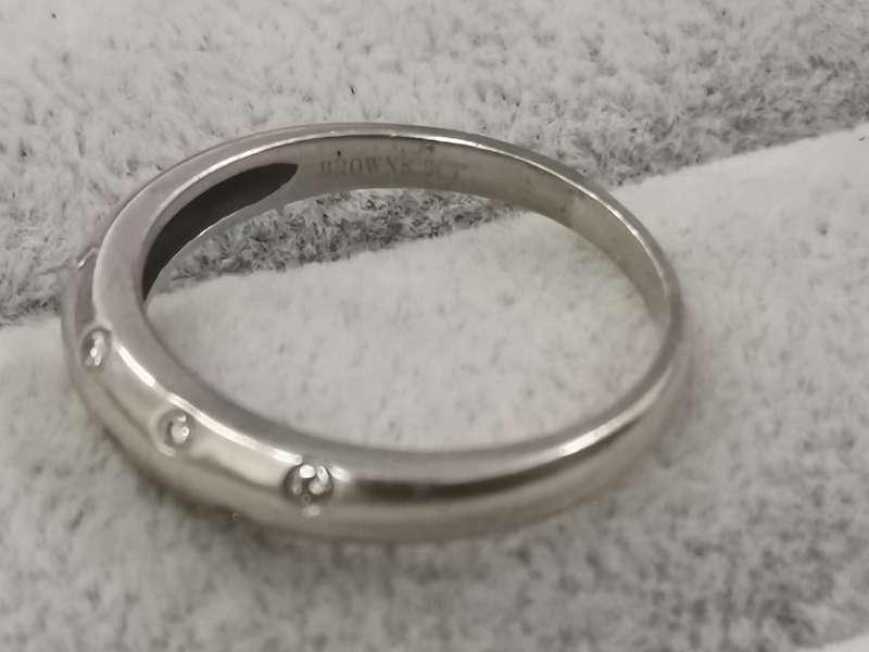 9ct Gold: Browns Diamond Ring - Size Q