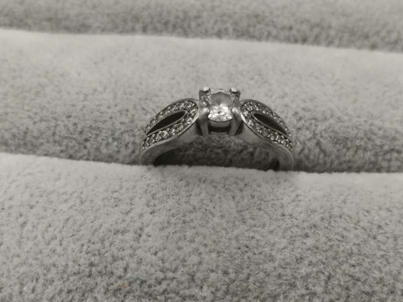 925Silver: Stunning Ring - Multiple CZ - Size N