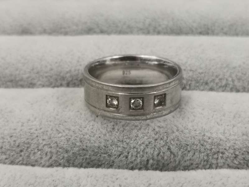 925Silver: Comfort-Fit Ring - 3x CZ Stones - Size S3/4