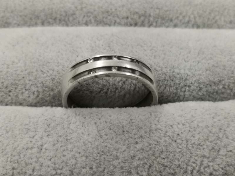 925Silver: Classy Ring - Multiple CZ Stones - Size U