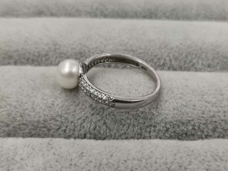925Silver: Pearl Ring - Multiple CZ - Size N