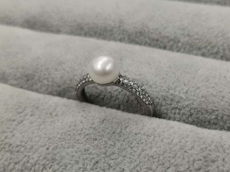 925Silver: Pearl Ring - Multiple CZ - Size N