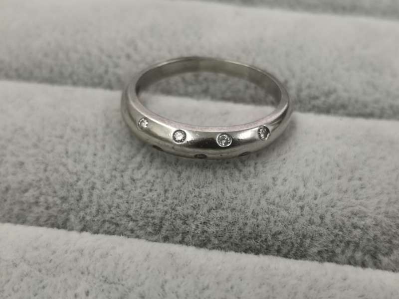 9ct Gold: Browns Diamond Ring - Size Q