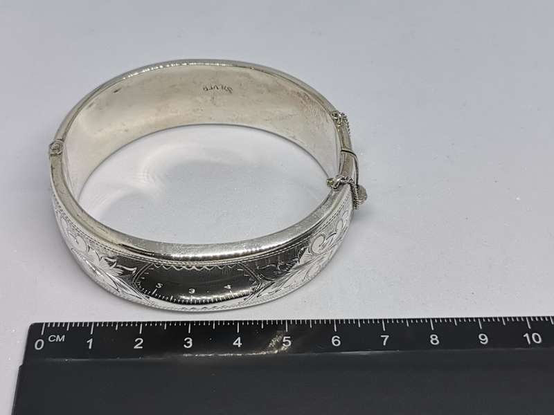 Detailed Silver Bangle