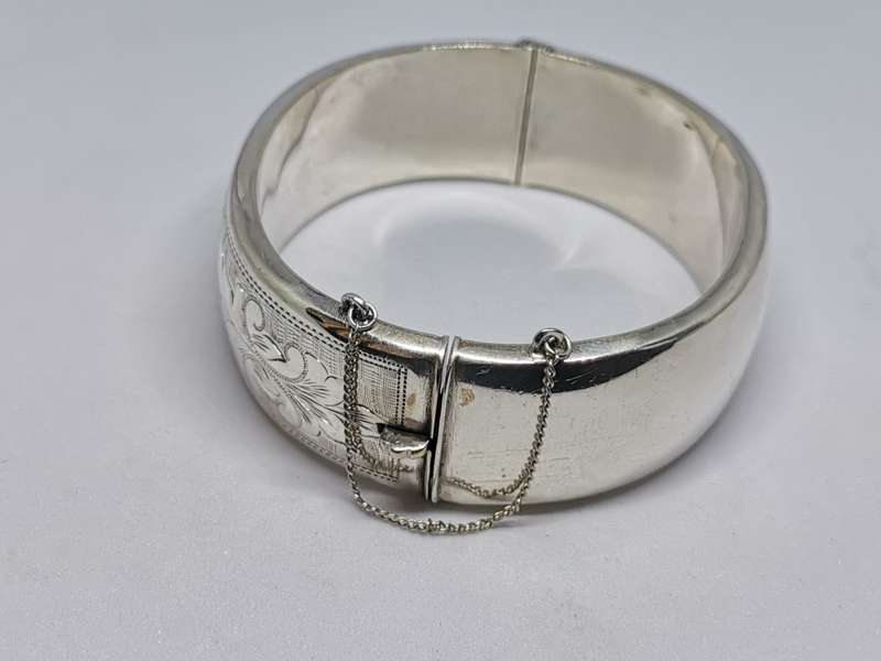 Detailed Silver Bangle