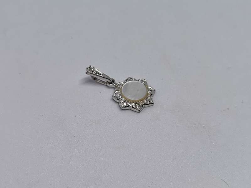 Silver Mother of Pearl Pendant
