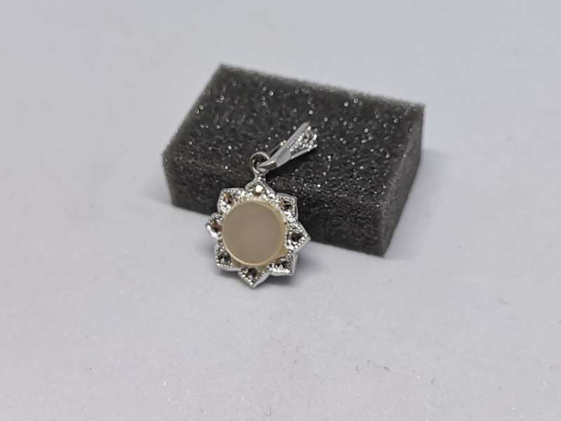 Silver Mother of Pearl Pendant