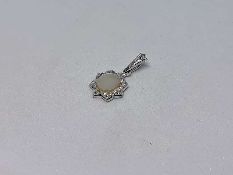 Silver Mother of Pearl Pendant