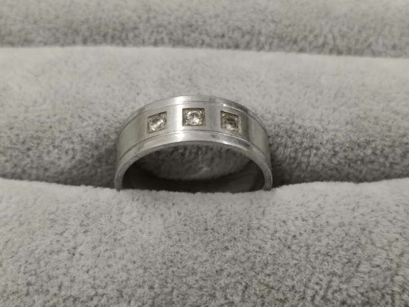 925Silver: Comfort-Fit Ring - 3x CZ Stones - Size S3/4