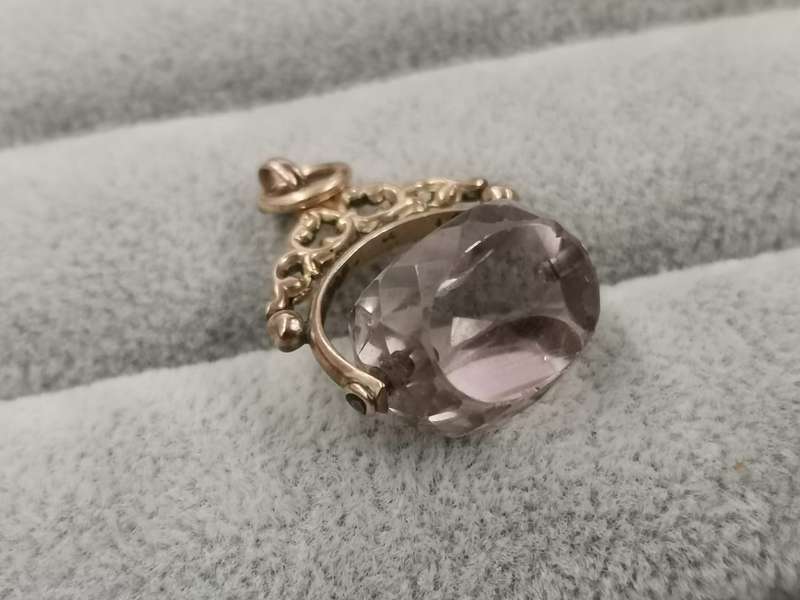 9ct Gold Pendant - 25x20mm