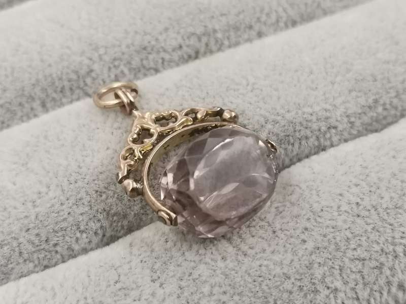 9ct Gold Pendant - 25x20mm