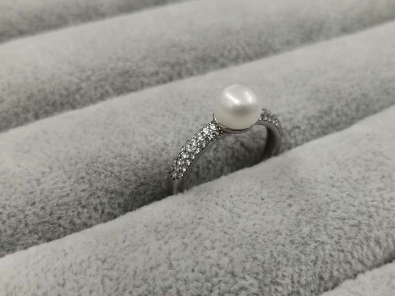 925Silver: Pearl Ring - Multiple CZ - Size N