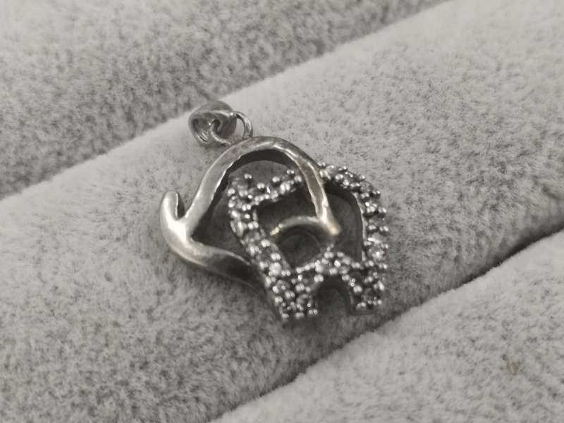 925Silver: Elephant Pendant - Multiple CZ - Size 16x10mm