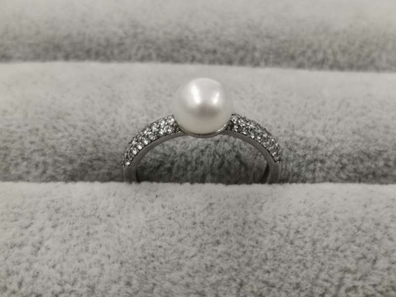 925Silver: Pearl Ring - Multiple CZ - Size N