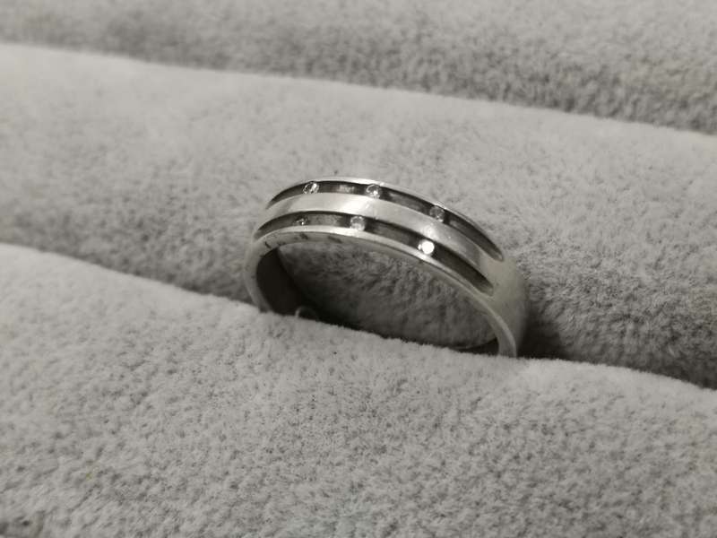 925Silver: Classy Ring - Multiple CZ Stones - Size U